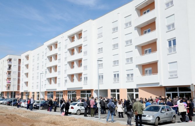 Uručeni ključevi 88 stanova za porodice penzionera Podgorice