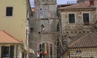 Surlaš napao i Sahat kulu, obavljena dendrohirurgija