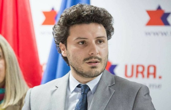 Abazović: Na ulicama se ne ubijaju ni partizani ni četnici, već ljudi koje kultiviše Đukanovićev sistem