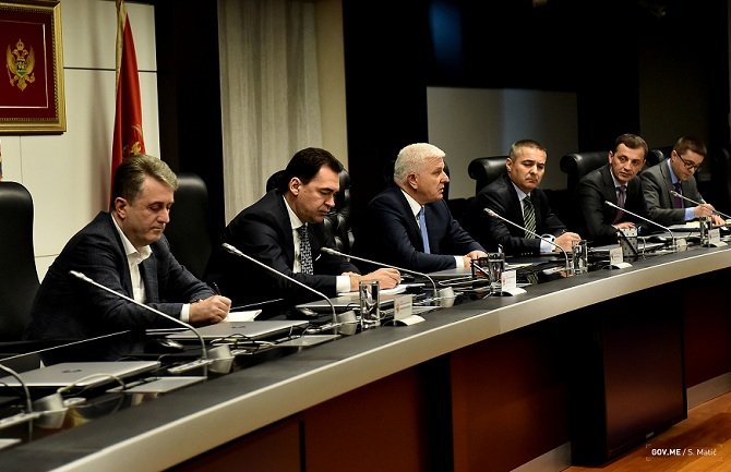 U državnoj upravi ne otpuštaju nesavjesne i one što smetaju, ali bi još da zapošljavaju 