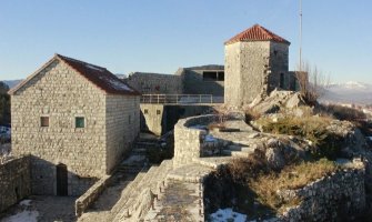 Omladina SD Nikšića osuđuje uništavanje Bedema