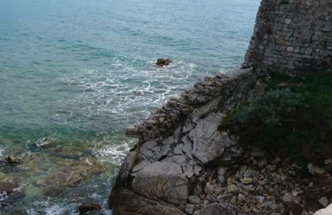 Promjenljivo oblačno, ponegdje moguća slaba kiša