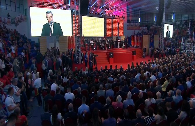 Đukanović: Pobijediće lice Crne Gore koje blista večeras i svjedoči našu istorijsku pobjedu!