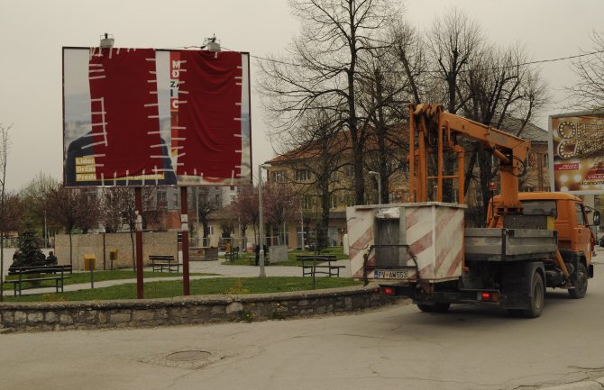 Pljevlja:  Po nalogu OIK prekriveni bilbordi kandidata DPSa