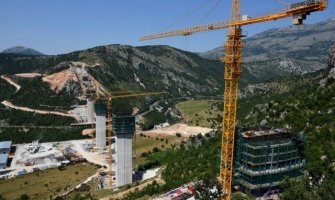 Brat i sestra danima blokiraju radove na auto-putu