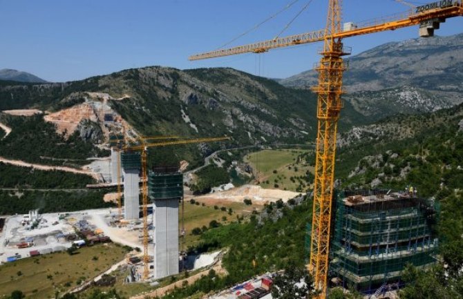 Brat i sestra danima blokiraju radove na auto-putu