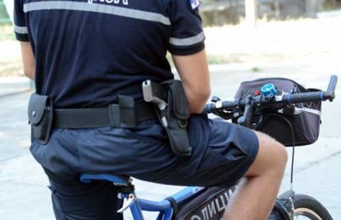 Policajci dobijaju ljetnje uniforme