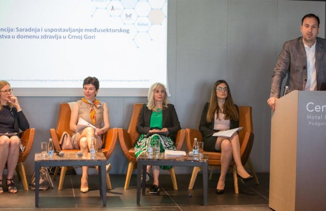 Više od polovine građana poznaje nekoga ko je dao novac da bi ostvario pravo na zdravstvenu uslugu