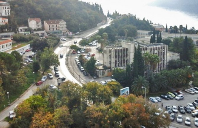 Saobraćajna nezgoda u Herceg Novom, povrijeđen pješak