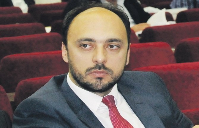 Rakočević odgovorio Bošnjak: Sramota je i šteta pretvarati se da znaš ono što ne znaš