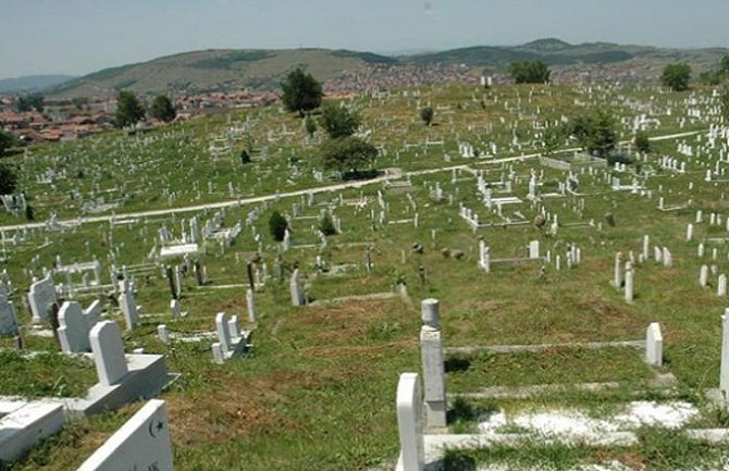 Pokušao da izvrši samoubistvo na groblju, ljekari mu se bore za život