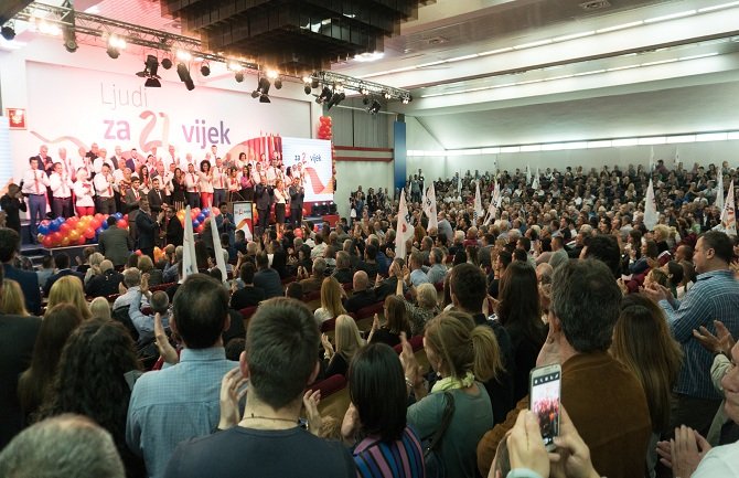 Demokrate i URA: Nemilice u 2018. godini u izbornoj kampanji moramo da govorimo o smeću u užem centu Podgorice