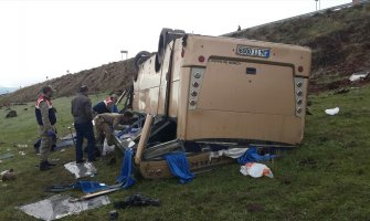 Prevrnuo se autobus, četvoro mrtvih, 22 povrijeđenih (FOTO)