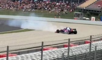 Udes na treningu Formule 1: Bolid se raspao od udara