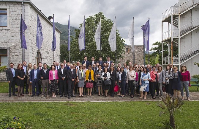 Profesionalizacija visokih državnih službenika u svrhu poboljšanja učinka i odgovornosti