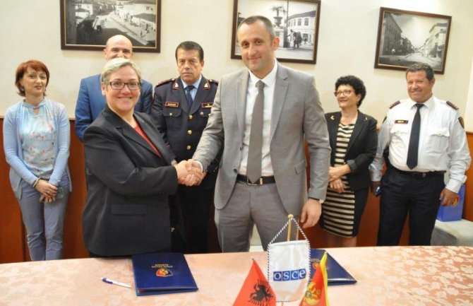 Crnogorski i albanski policajci sedmo ljeto patroliraju zajedno na našem primorju