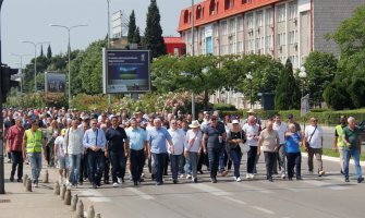 Protestni marš u znak podrške Milanu Kneževiću: Izdržaćemo sve, CG nije slobodna