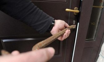 Tivat: Maskirani lopov odnio dnevnike iz škole