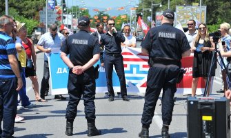 Milačić blokirao most: Prava CG skreće pažnju na probleme ugroženih