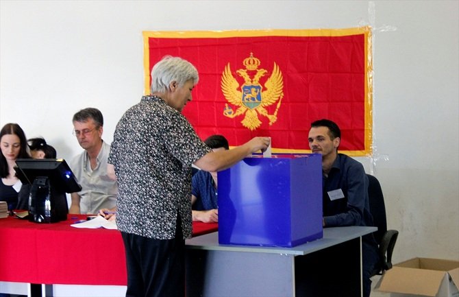 Kako ćemo glasati u doba korone? Donešene preporuke koje se moraju poštovati