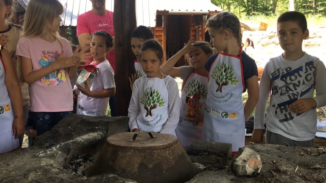 djecasuucestvovalaupravljrnjudomaceghljeba