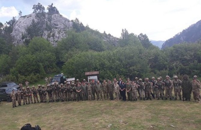 Organizovan prikaz vježbe i rafting Tarom za vojne atašee