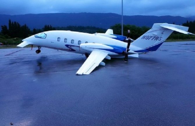 Tivat: Vjetar prevrnuo avion težak preko 6 tona