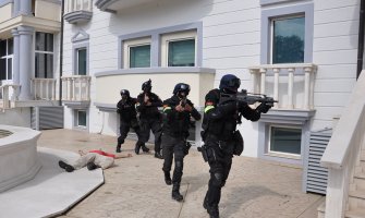 Simuliran napad na ambasadu SAD u Podgorici (FOTO) 