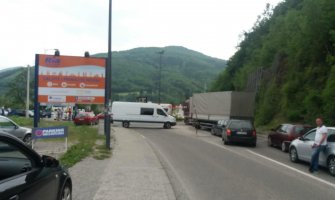 Blokada saobraćaja zbog cijena goriva u više gradova, u Podgorici se niko nije odazvao pozivu na protest