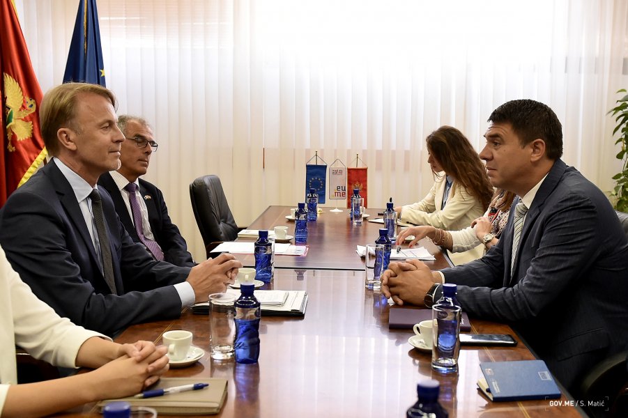 20180611GlavnipregovaracAleksandarDrljevicsefDelegacijeEUuCGAivoOrav3