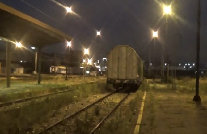 Ispraćen poslednji voz za Bar sa Glavne željezničke stanice Beograd, bilo i suza (VIDEO)