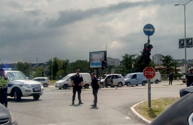 Snažna eksplozija džipa u Beogradu: Vrata odletjela 20 metara, ubijen saradnik Luke Bojovića (VIDEO)