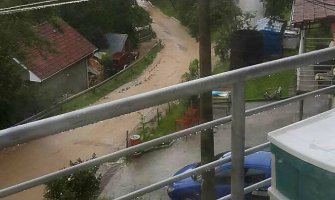 Nevrijeme pogodilo Prijepolje, poplavljene ulici i kuće