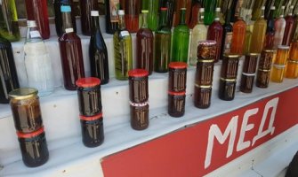 Oduzeto 63,5 kg meda i 21,8 l maslinovog ulja, potrošače dovode u zabludu