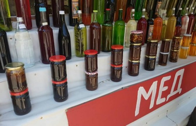 Oduzeto 63,5 kg meda i 21,8 l maslinovog ulja, potrošače dovode u zabludu