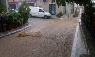 Nevrijeme u Grčkoj, potop na ulicama i plažama (VIDEO)