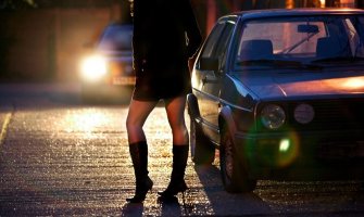 Uhapšen 68-godišnjak: Tjerao žene na prostituciju, novac uzimao za sebe