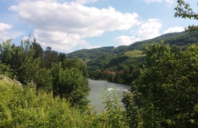 Oblačno sa sunčanim periodima, do 33 stepena