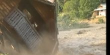 Potresne scene iz Rumunije:Poplave odnijele tri života, evakuisano stanovništvo (VIDEO)