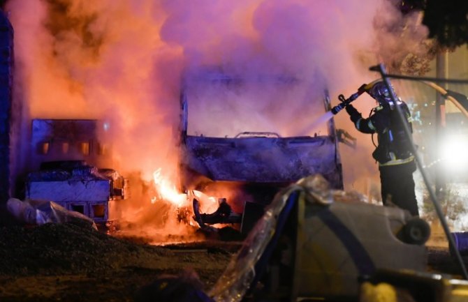 Protesti zbog ubistva mladića u Francuskoj: Zapaljeno više od 50 vozila, škola, najmanje 14 uhapšenih