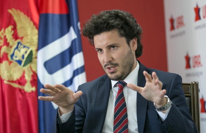 Abazović: Uzalud otvorene liste ako ćemo kupovati glasove i pritiskati birače