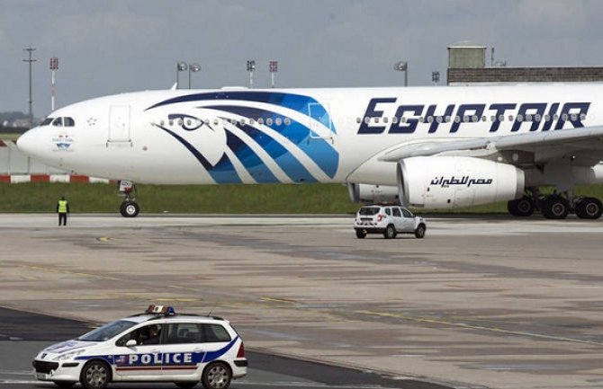 Francuski istražitelji: Požar uzrok pada aviona kompanije EgyptAir
