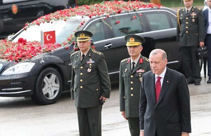 Erdogan položio zakletvu, građani ga dočekali ružama (Foto)