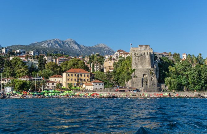 Da mladi daju što veći doprinos u razvoju politike u Herceg Novom