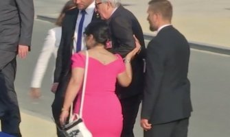 Junker prije gala večere gubio ravnotežu,jedva ostao na nogama (VIDEO)