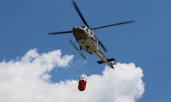 Usavršili gašenje požara upotrebom vedra za nošenje vode(FOTO)