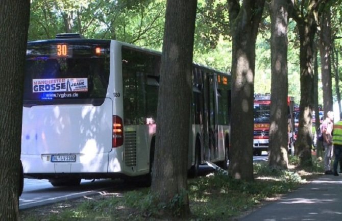 Nožem napao putnike u autobusu, 14 povrijeđenih