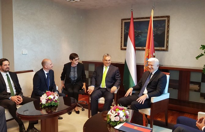 Svečani doček uz najviše državne počasti za Orbana u Podgorici (VIDEO)