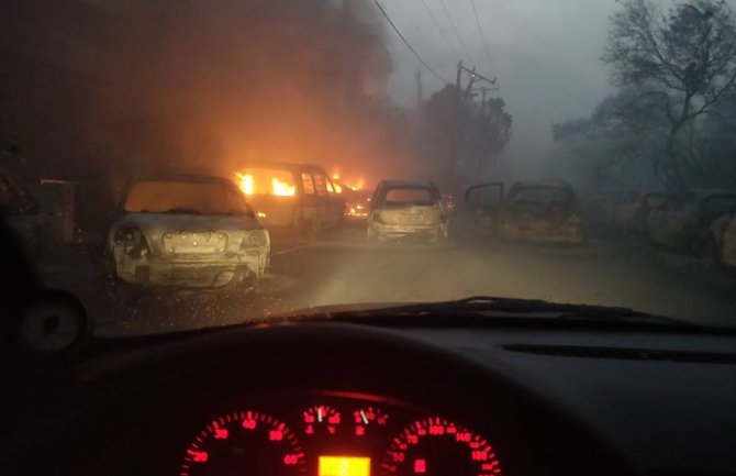 Požari u Atini, gore kuće i automobili, ima stradalih (VIDEO)