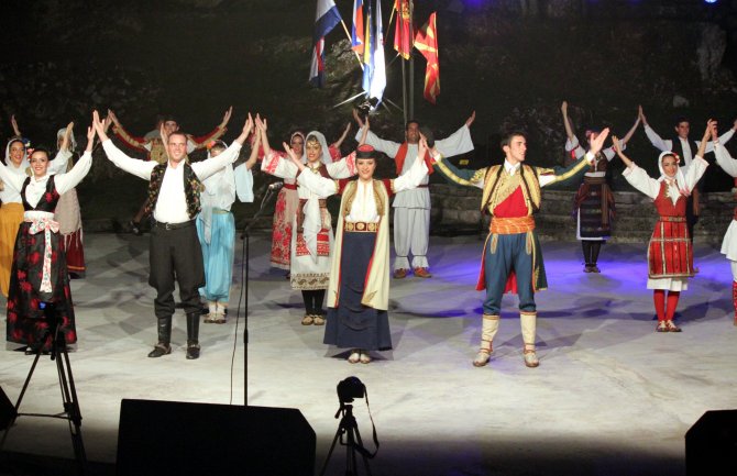 Koncert folklora “Kad  prošetam Crnom Gorom”  sjutra u Tivtu